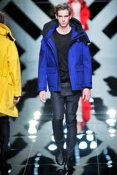 Look 28